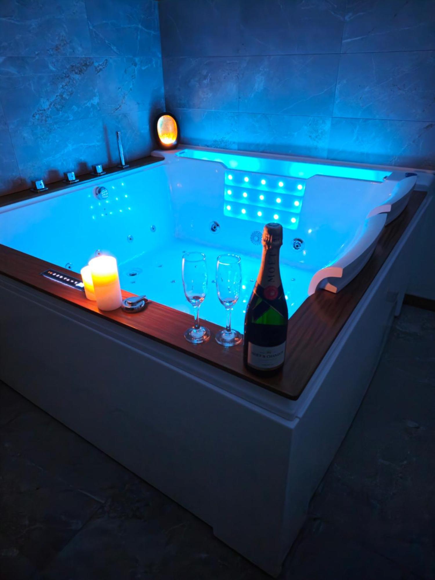 Loft De Luxe Le Chic, Grand Jacuzzi, Vue Port De Plaisance Apartment Saint-Valery-en-Caux Exterior foto